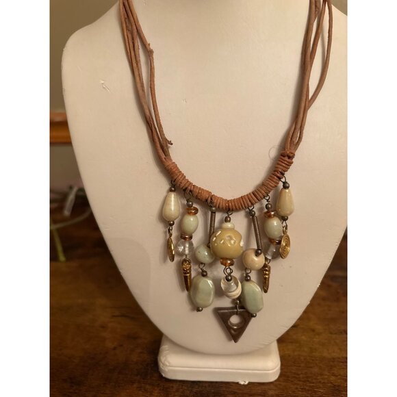 Boho Babe Chunky Bead Tassel Necklace Suede Cord & Tribal Vibe Gold Tone Pendant - Picture 14 of 14